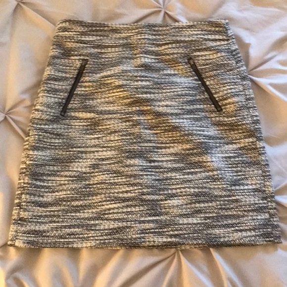 LOFT Dresses & Skirts - NWT LOFT Mini Skirt Zipper Front Pockets Size 2P